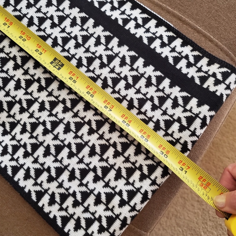 NEW MK Knit Infinity Loop Scarf - Picture 3 of 6